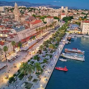 Deluxe Splatin , Split Croacia