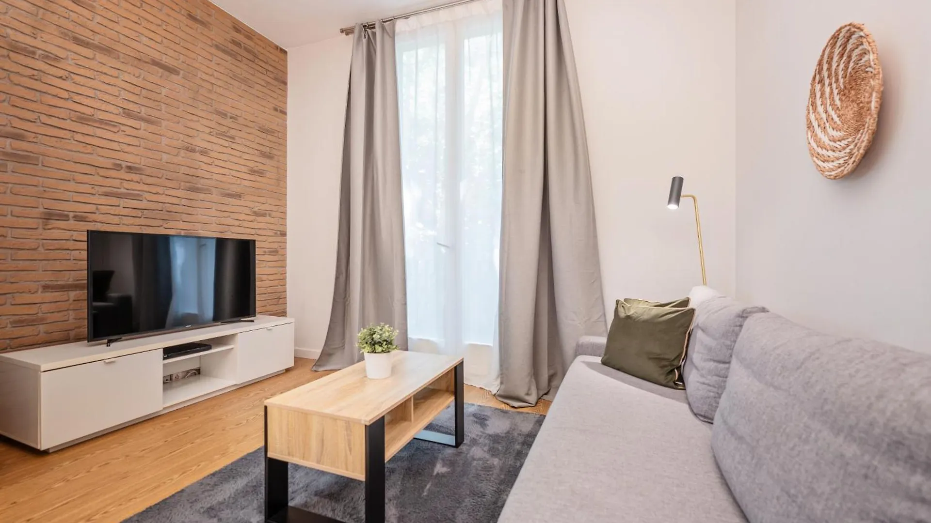 Daire Sweett - Villarroel Barselona İspanya